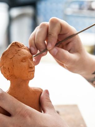 Du trait à la forme : cycles d'ateliers de modelage de 4h