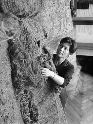L’artiste et son œuvre dans son atelier, 1960