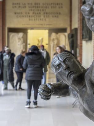 Un groupe de femmes en visite au musée Bourdelle, dans le cadre du projet "Femmes et bien-être au musée"