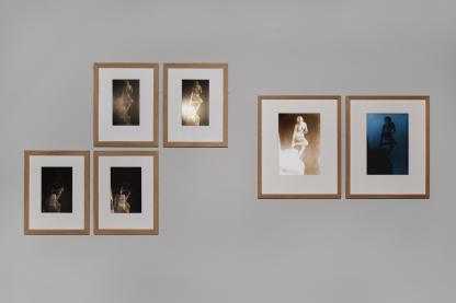 Isabelle Giovacchini, L'Eclipse, installation polyptyque, tirages argentiques couleurs, dimensions variables, 2025