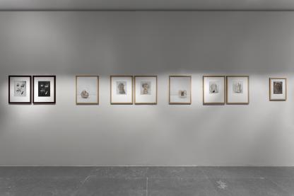 Isabelle Giovacchini, Volte-face, installation polyptyque, techniques mixtes, dimensions variables, 2025