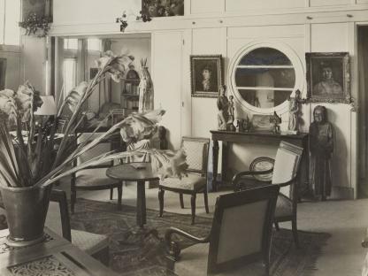Albert Harlingue, Intérieur de l'appartement de Rhodia Dufet Bourdelle et Michel Dufet, vers 1950, tirage photographique