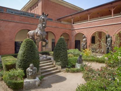 Cheval du Monument au général Alvear placé sur le perron de l'ancienne maison Paillard détruite