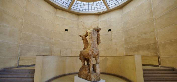 Le Centaure mourantdans l'abside du hall des plâtres