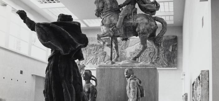 Carol-Marc Lavrillier, Hall des plâtres, tirage au gélatino-bromure d’argent, 1961