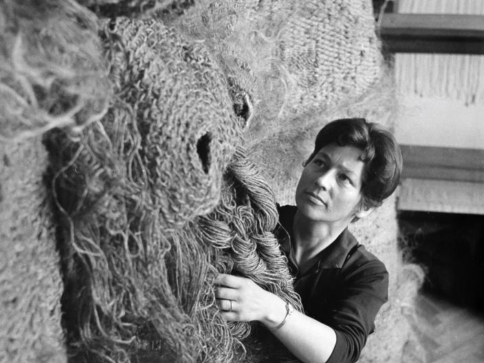 L’artiste et son œuvre dans son atelier, 1960